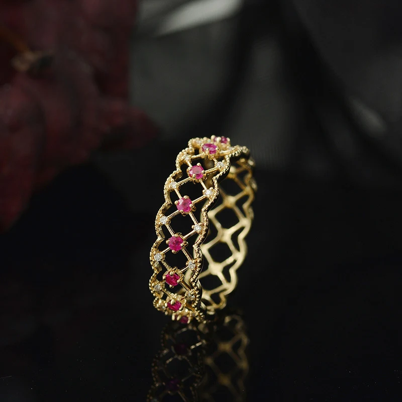 Bague Vintage Classique en Dentelle avec Pierre Naturelle. Un bijou élégant et intemporel pour femme. Parfait pour offrir ou porter au quotidien, sublime votre main