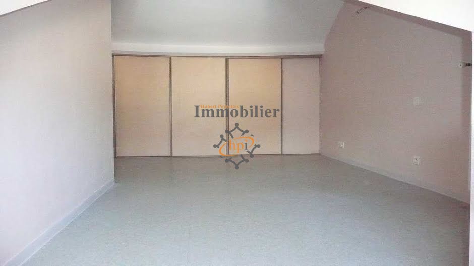 Location  appartement 2 pièces 64 m² à Saint-Affrique (12400), 393 €