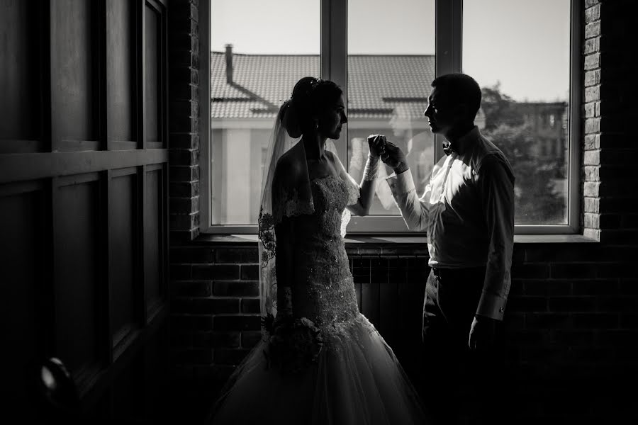 Fotógrafo de casamento Polina Makhonina (polinamakhonina). Foto de 8 de setembro 2017