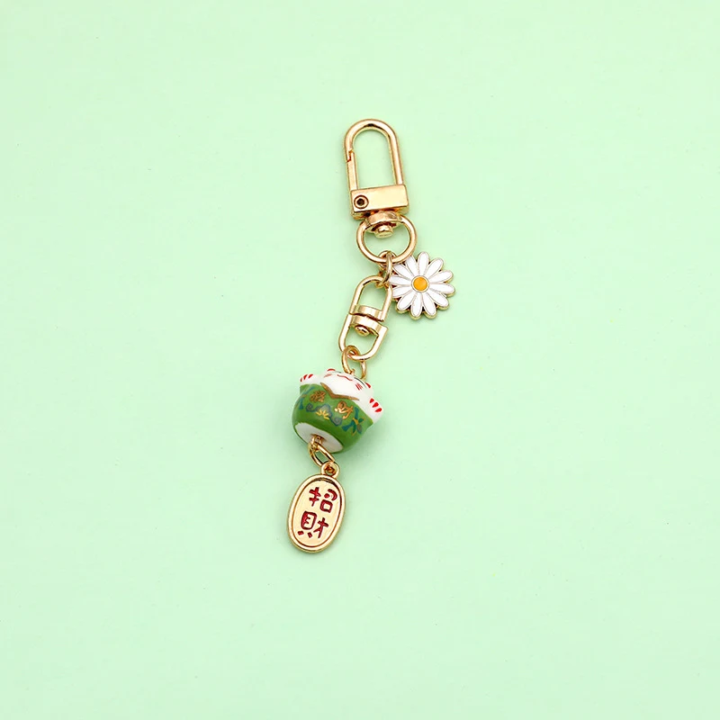 Porte-clés chat porte-bonheur en céramique avec cœur, adorable. Un porte-bonheur mignon et chanceux, parfait pour ajouter une touche d'originalité.