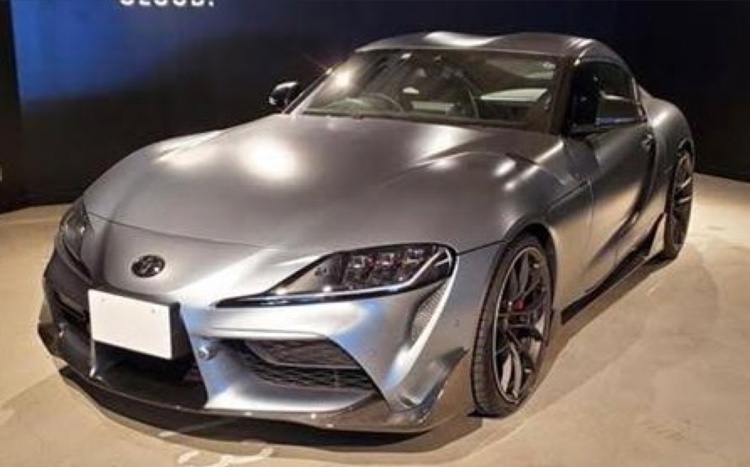 ハリアーのDB22・アイスグレーメタリック・スレートグレーメタリック・大人シンプルスタイルに関するカスタム事例の投稿画像1枚目