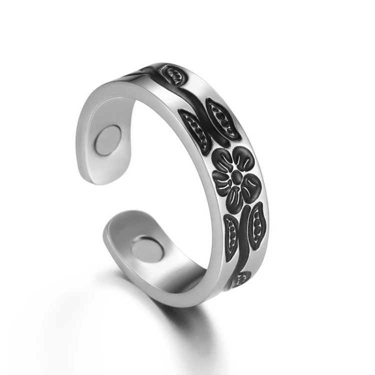 Populaire herenring van open titanium staal. Trendy en persoonlijk design voor een unieke uitstraling.