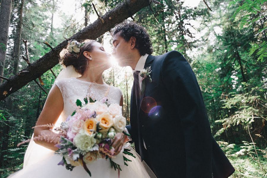 Fotógrafo de casamento Kirill Merkurev (merkurievkirill). Foto de 18 de abril 2017