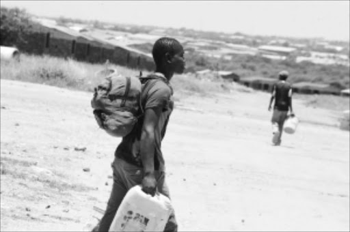 GOING HOME: Zimbabwean nationals have until Sunday to leave a temporary shelter.Pic: ELIJAR MUSHIANA. 16/12/2009. © Sowetan.