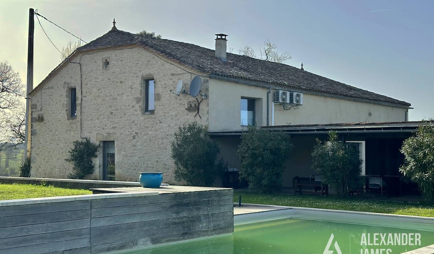 House with pool and terrace Gensac