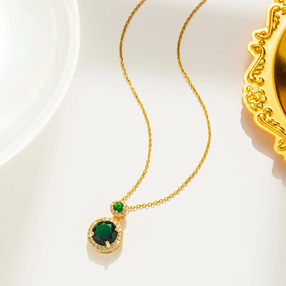 Collier de clavicule en acier titane et zircon pour femmes, design avancé et polyvalent, parfait pour toutes les tenues, un bijou élégant.