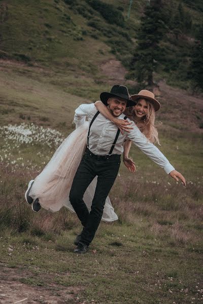 Fotografo di matrimoni Elena Kirichenko (kirelena). Foto del 14 marzo 2020