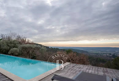 Maison avec piscine et jardin 9