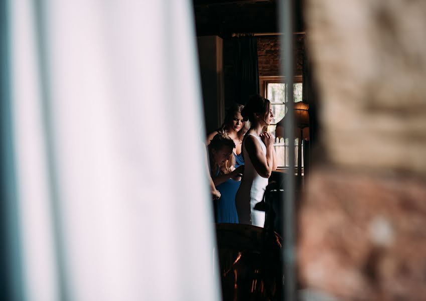 Fotografo di matrimoni Fiona Saxton (fionasaxtonphoto). Foto del 10 giugno 2019