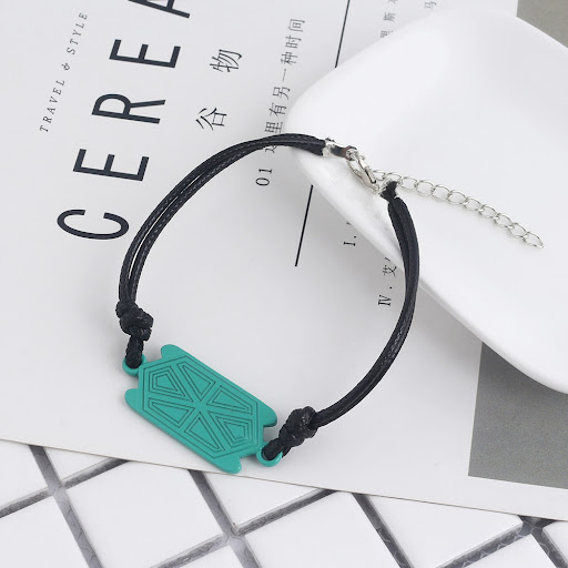 Title 4, Bracelet de coquille de tortue