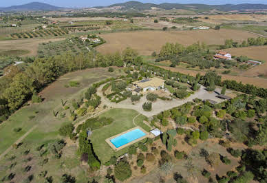 Villa with pool and garden 3