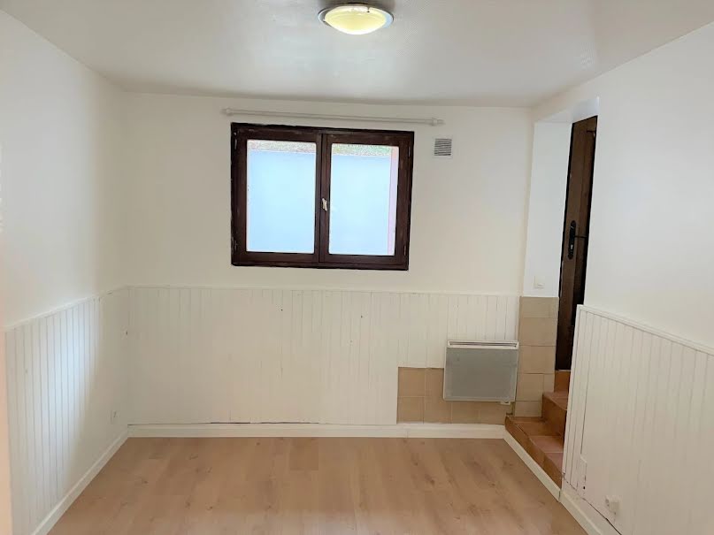 Location  appartement 1 pièce 25 m² à Cachan (94230), 690 €