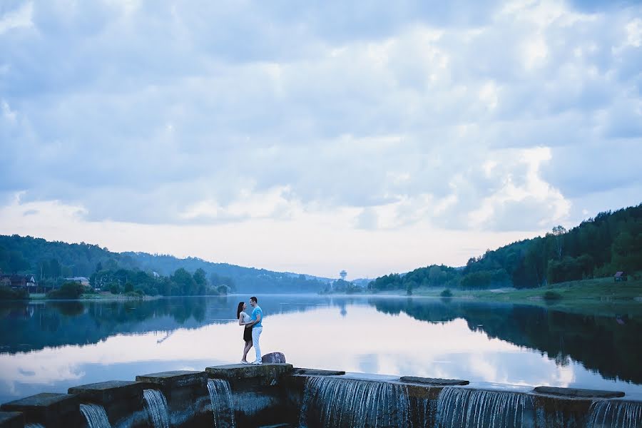 Fotógrafo de casamento Oleg Zaycev (olegzaicev). Foto de 10 de junho 2013