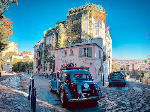 Historical sightseeing tours of Paris in a vintage luxury french car, with open roof