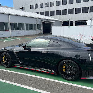 NISSAN GT-R