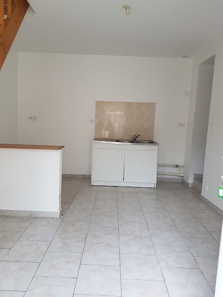 Location  maison 2 pièces 20 m² à Marle (02250), 300 €