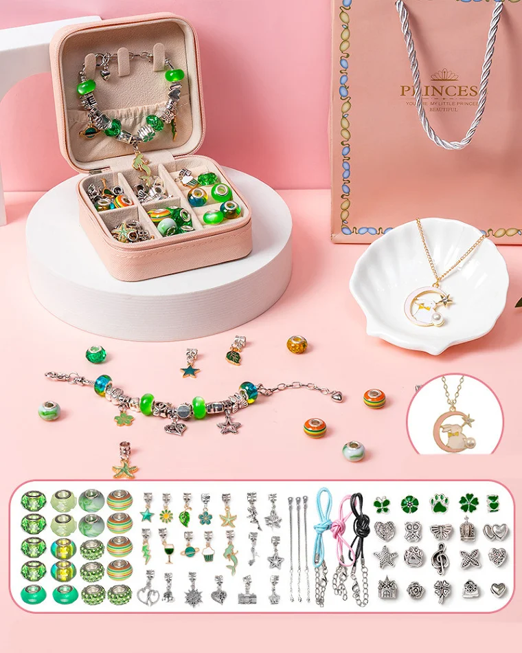 Gioielli fatti a mano con perline di cristallo, eleganza e brillantezza uniche. Scopri collane, bracciali e altro, per valorizzare il tuo stile, artigianato.