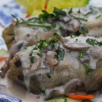 cabbage rolls in mushroom sauce (Delicious)