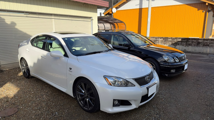 アリストの洗車・2台持ち・暖気中にパシャり・アリスト・ISFに関するカスタム事例の投稿画像1枚目