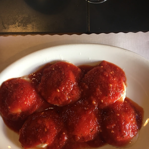 Gluten free ravioli with marinara sauce