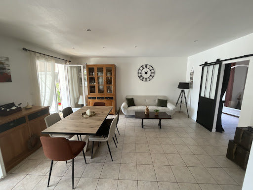 Villa with pool and garden 3