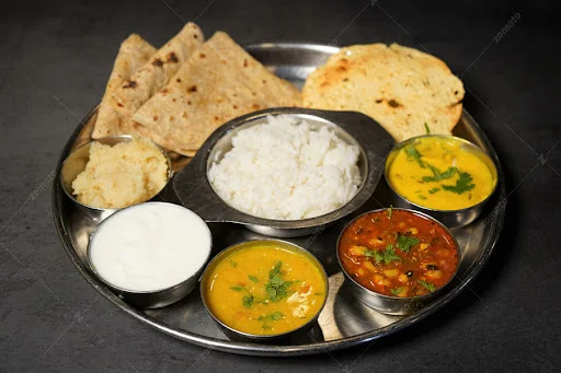 Maharashtrian Mini Thali (Chapati)