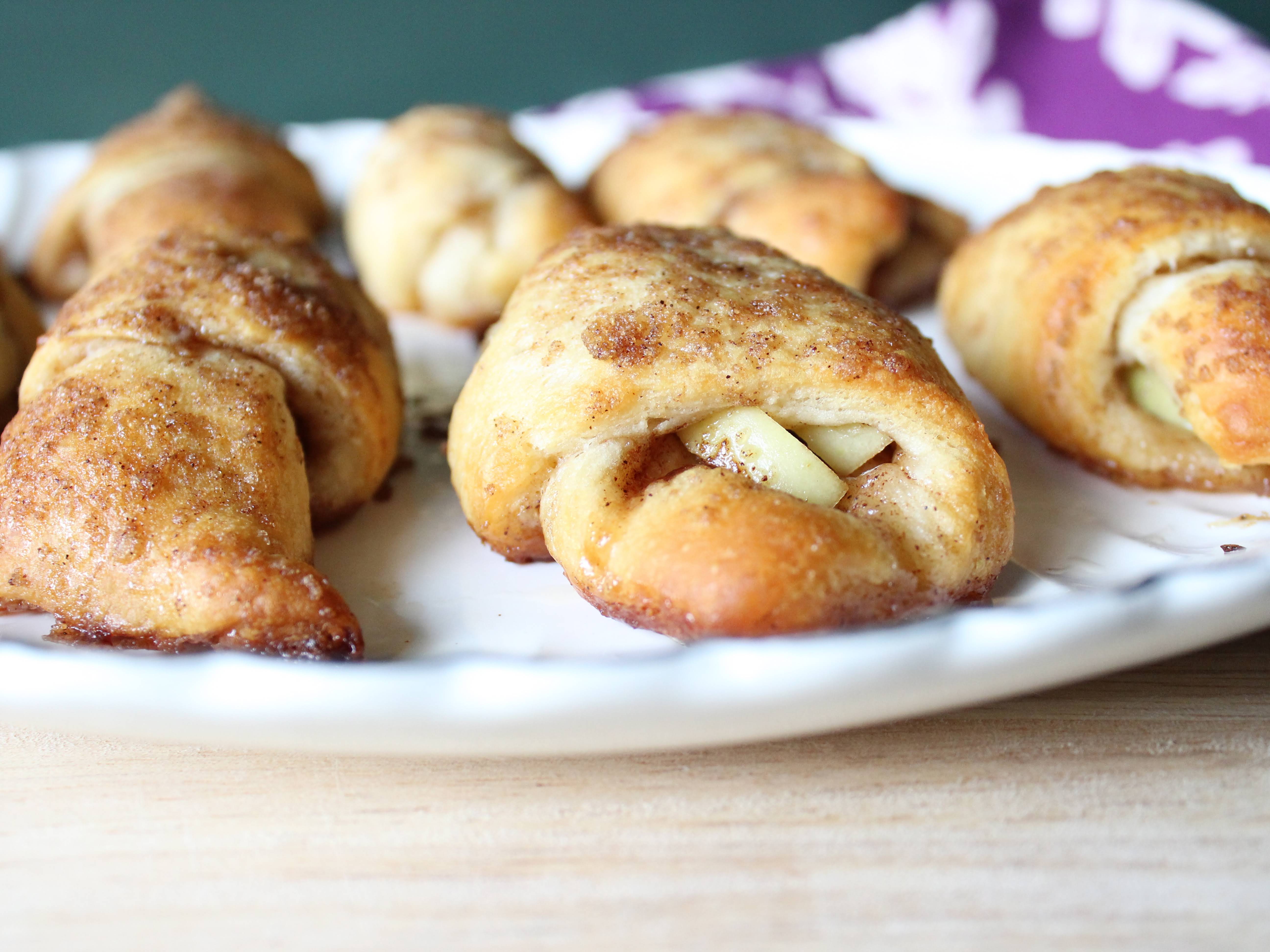 Apple Pie Bites Made With Pillsbury Crescent Rolls - Taryn Whiteaker Designs