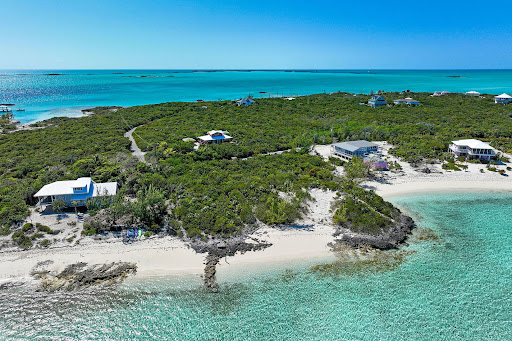 Prestige land for sale in Black Point (The Bahamas) - Coastal villas surrounded by lush vegetation
