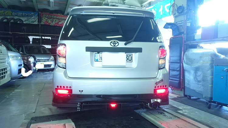 カローラルミオンの広島・DIY・パラシュート効果低減・F1マーカー・自己満弄りに関するカスタム事例の投稿画像8枚目