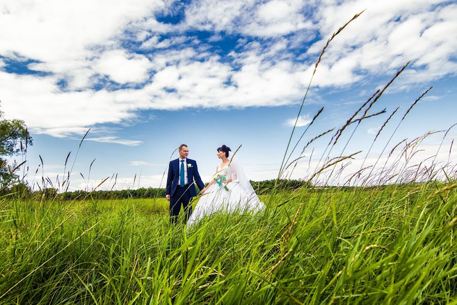 Fotógrafo de casamento Nina Polukhina (danyfornina). Foto de 11 de março 2016