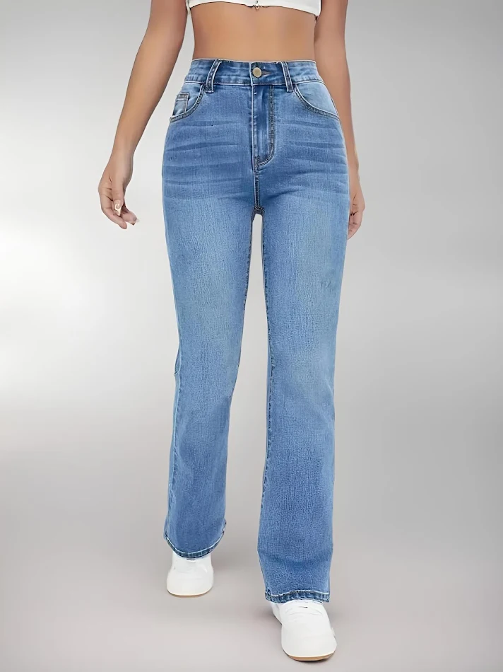 Jean femme taille haute, coupe droite et slim, extensible et polyvalent, s'adapte à toutes les tenues. Confort et silhouette flatteuse.