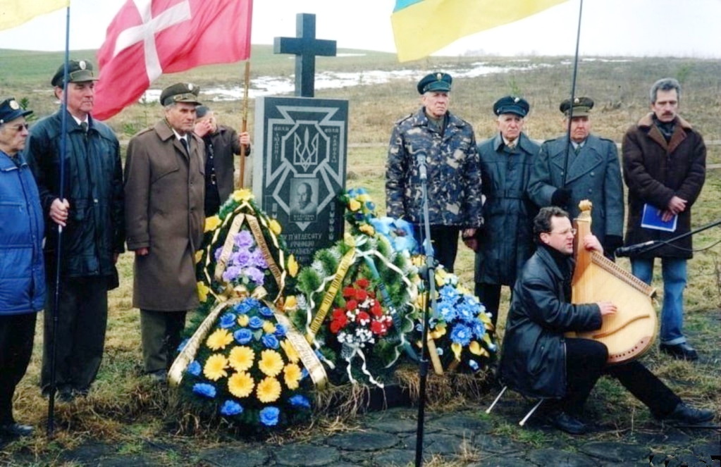 Пам’ятник знак на місці, де загинув Ніл Хасевич, с. Сухівці на Рівненщині