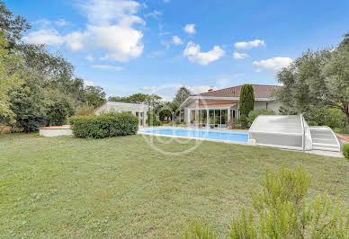 House with pool and terrace 9