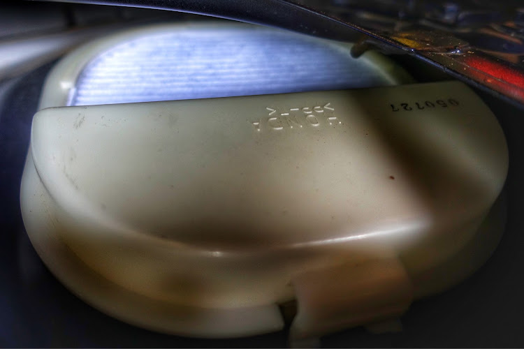 S2000のエアフィルター交換・エアコンフィルター交換・反射アート・【WITH★MAGIC】・車検前整備に関するカスタム事例の投稿画像7枚目