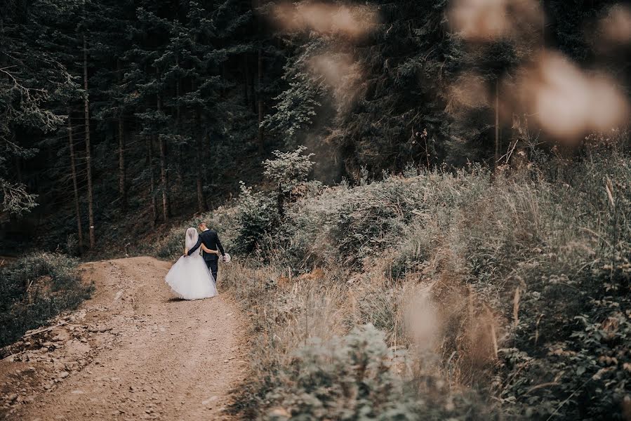 Hääkuvaaja Andrea Harčaríková (harcarikovaphoto). Kuva otettu 16. huhtikuuta 2019