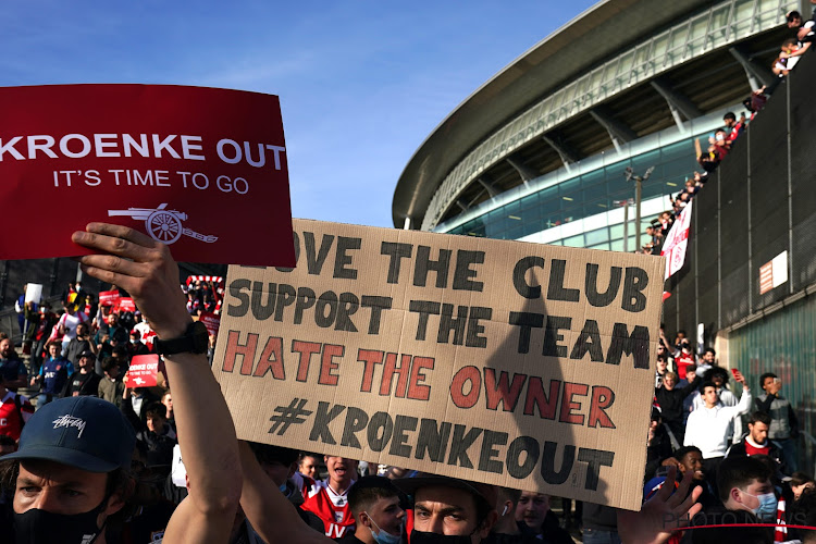 Protest bij Arsenal gaat niet liggen na Super League-debacle: supporters willen eigenaar buiten