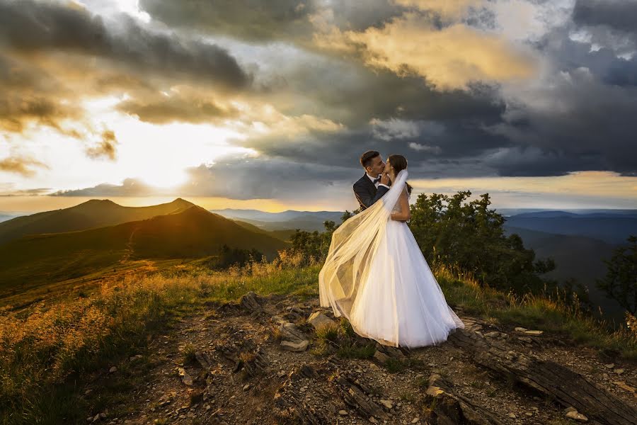 Wedding photographer Maciej Kwasiżur (notofotostudio). Photo of 17 February 2020