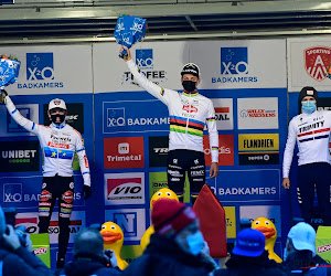 Pidcock voor het eerst op podium en onder indruk van niveau: "Wout beste wegrenner en finisht derde of vierde in cross"