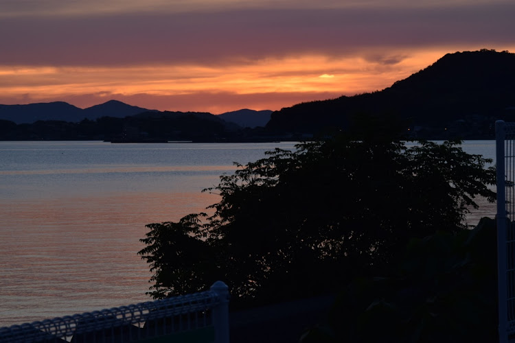 5シリーズ ツーリングの夕暮れから真夜中の G31・連投皆さまのおかげです🤗・一眼レフ病・どこにでも出没に関するカスタム事例の投稿画像3枚目