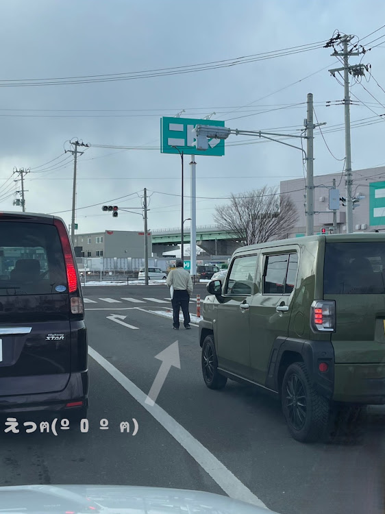 taku.02さんが投稿したビックリ‼️・車道におじさん・危ない高齢者・買い物帰り・いいねとコメント感謝しております🙇に関するカスタム事例の投稿画像1枚目