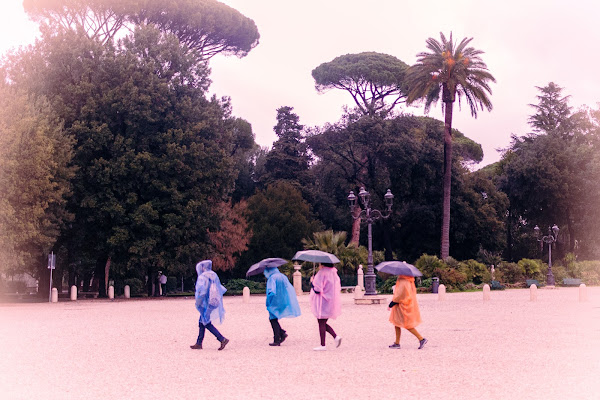 Walking in the rain di Mazephoto