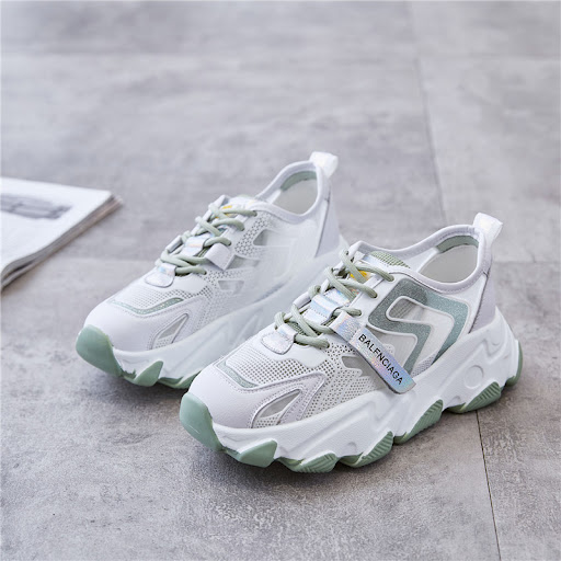 Title 4, Sponge thick-soled sports shoes. Experience ult...