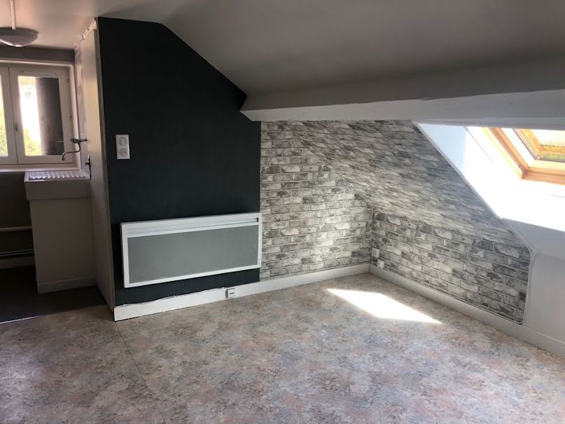 Location  appartement 1 pièce 11.84 m² à Hauteville-Lompnes (01110), 220 €