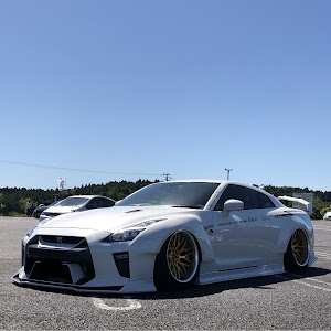 NISSAN GT-R