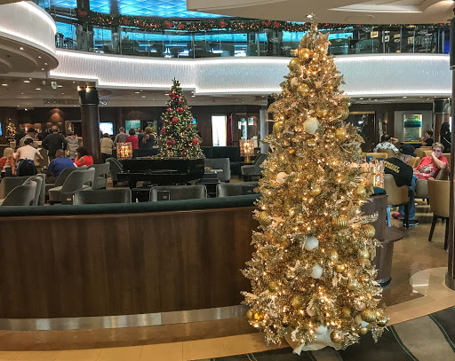 Christmas-trees-in-gallery.jpg - Christmas trees in the atrium of Norwegian Jade during the holidays. 