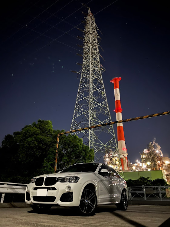 X4のBMW・四日市コンビナート・工場夜景・夜のドライブに関するカスタム事例の投稿画像4枚目