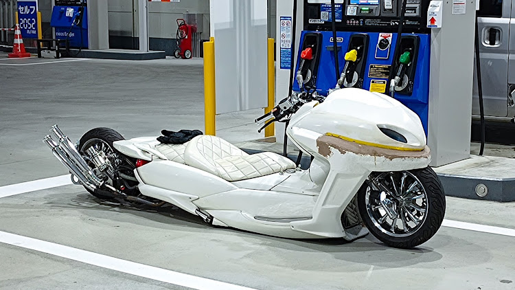マークX G'sのマークX・GRX130・サンルーフ・ヒッチメンバー・カスタムスクーターに関するカスタム事例の投稿画像2枚目