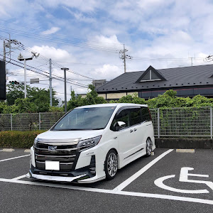 ノア ZWR80W