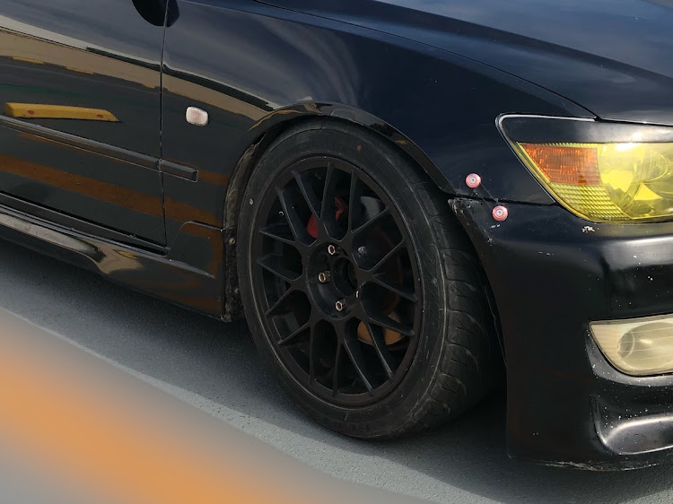 アルテッツァの洗車・タイヤワックス・ガラコも塗ったよ・車高下げたい欲に関するカスタム事例の投稿画像4枚目