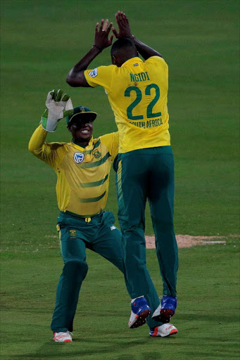 South African bowler Lungi Ngidi (L) and Wicket keeper Mangaliso Mosehle (L) celebrate the dismissal of Sri Lanka's Batsman Kusal Mendis (not in picture) during the first T20 match between South Africa and Sri Lanka on January 20, 2017 at Supersport park in Centurion, South Africa. File photo